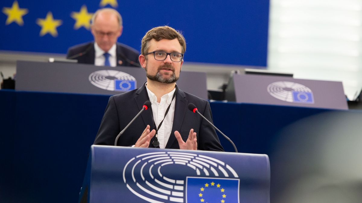 Rakušan by měl na pozici ministra skončit, míní pirátský europoslanec